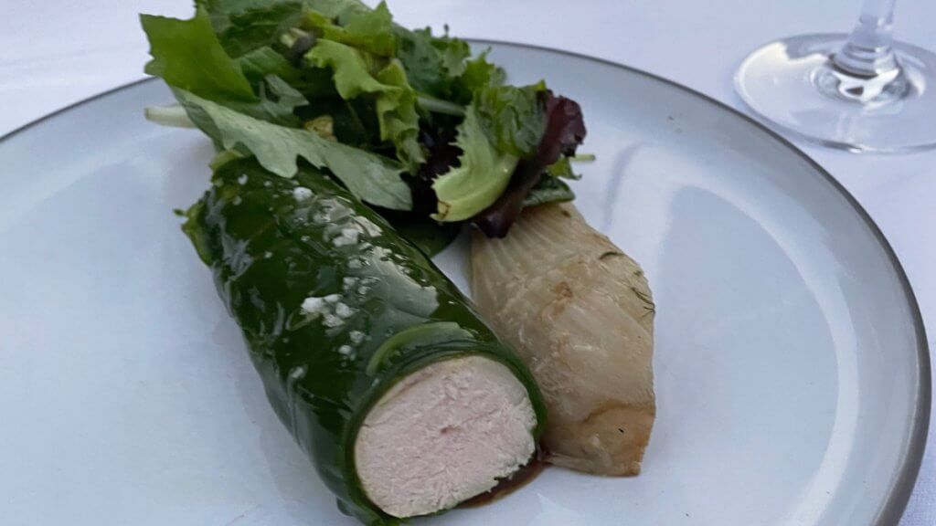 Mahlzeit in der Lodge, Hauptgericht im Center Parcs „Les Trois Forêts“