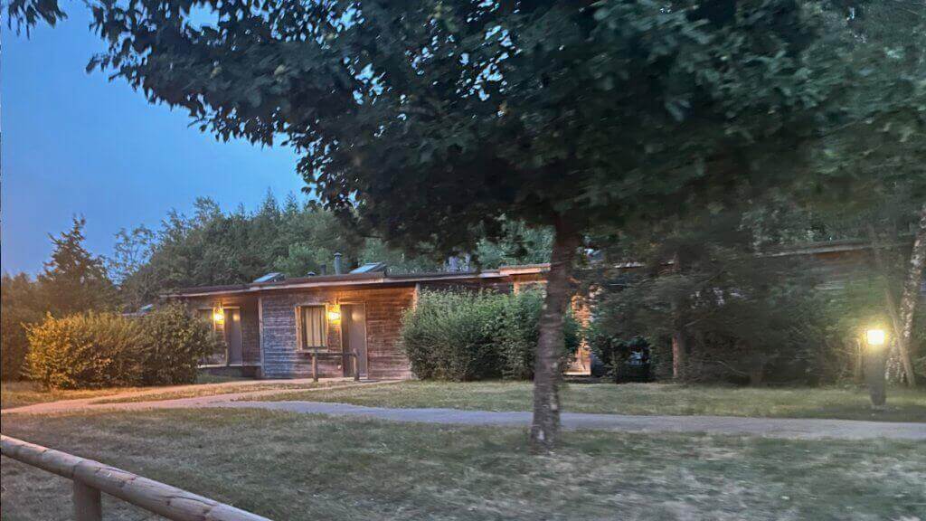Ferienhaus am Waldrand im Center Parcs „Les Trois Forêts“ in Frankreich