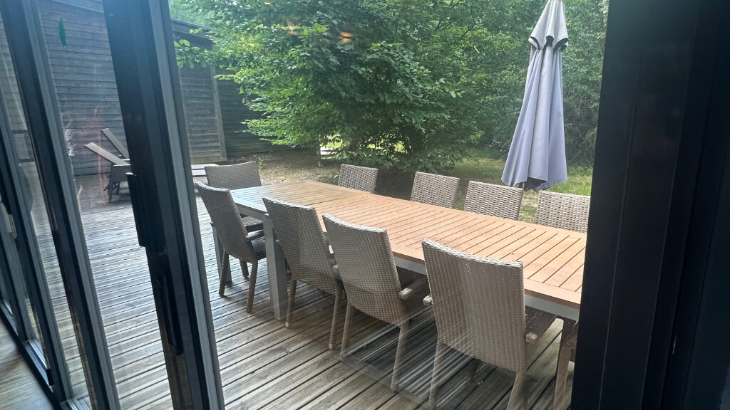 Foto der Terrasse eines VIP-Cottages für 10 Personen